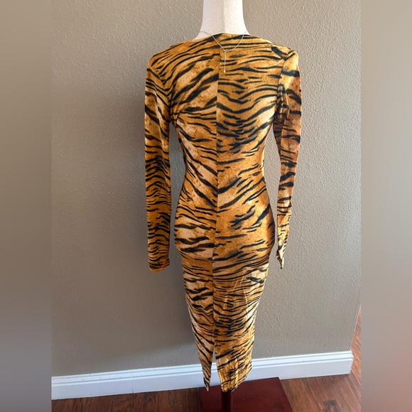 Tiger print cut out midi dress - Picture 11 of 12